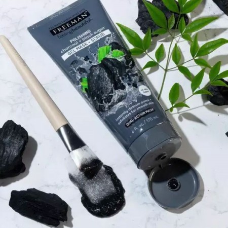 ماسک صورت و اسکراب صیقل دهنده حاوی دانه های شکر سیاه و ذغال (2 در 1)