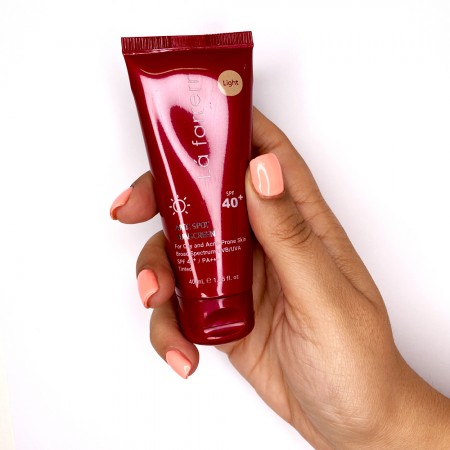 کرم ضد آفتاب رنگی ضد لک لافارر مناسب پوست چرب و مستعد آکنه SPF 40