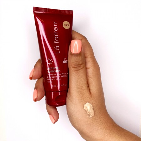 کرم ضد آفتاب رنگی ضد لک لافارر مناسب پوست چرب و مستعد آکنه SPF 40