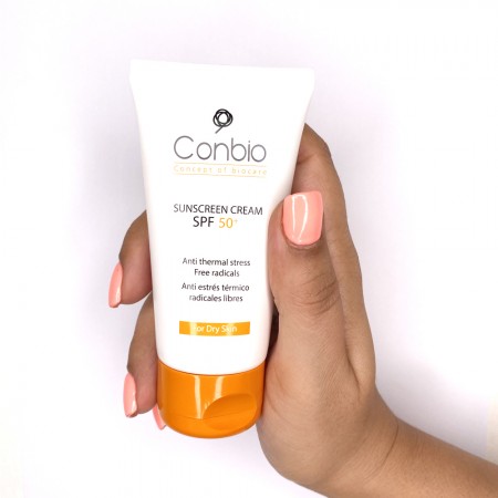 کرم ضد آفتاب بی رنگ کانبیو SPF +50 مناسب پوست خشک