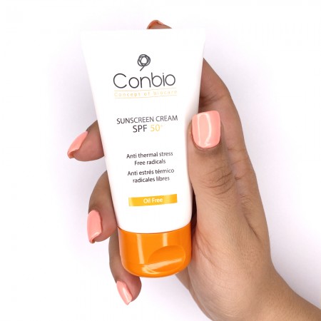 کرم ضد آفتاب بی رنگ کانبیو SPF +50 مناسب پوست چرب و مستعد آکنه