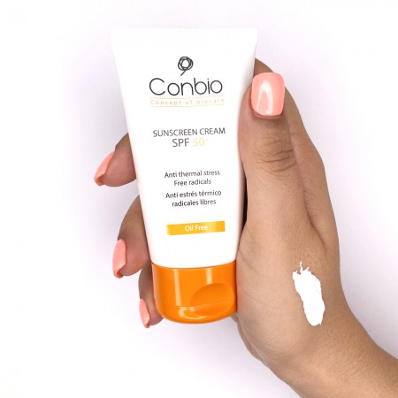 کرم ضد آفتاب بی رنگ کانبیو SPF +50 مناسب پوست چرب و مستعد آکنه