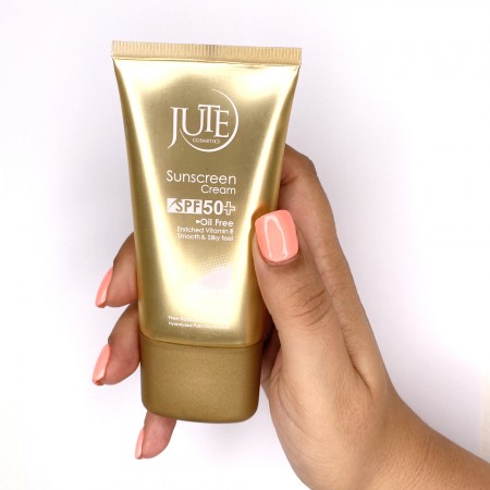 کرم ضد آفتاب بی رنگ SPF 50 ژوت مناسب پوست چرب