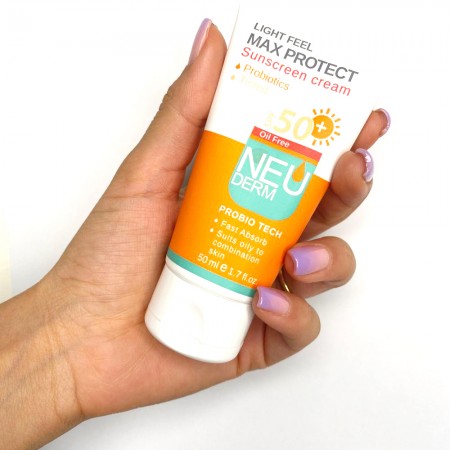 کرم ضد آفتاب رنگی فاقد چربی Max Protect نئودرم SPF 50