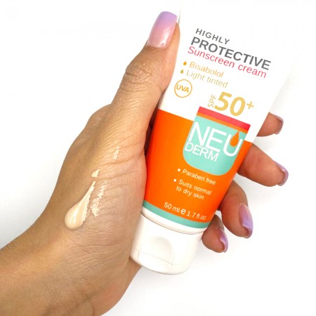کرم ضد آفتاب رنگی نئودرم مناسب پوست معمولی و خشک SPF +50