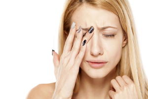 چگونگی جلوگیری از حساسیت چشم به مواد آرایشی